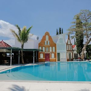 Capital O 802 Omah Londo Hotel & Resort